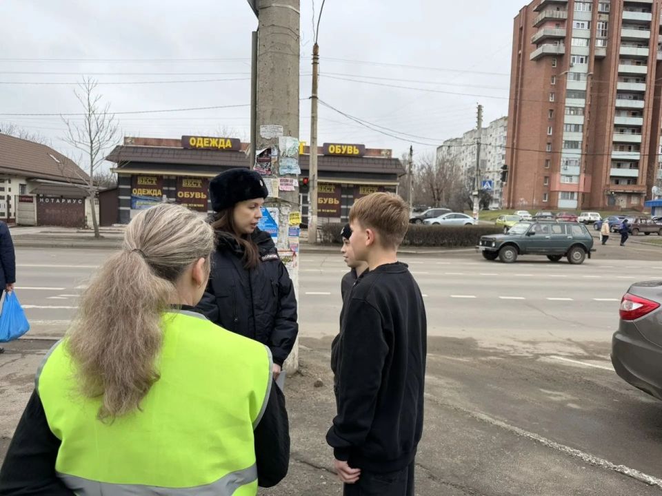 Госавтоинспекция и родительский патруль объединяет усилия ради безопасности детей на дороге! Госавтоинспекция и родительский патруль объединяет усилия ради безопасности детей на дороге!