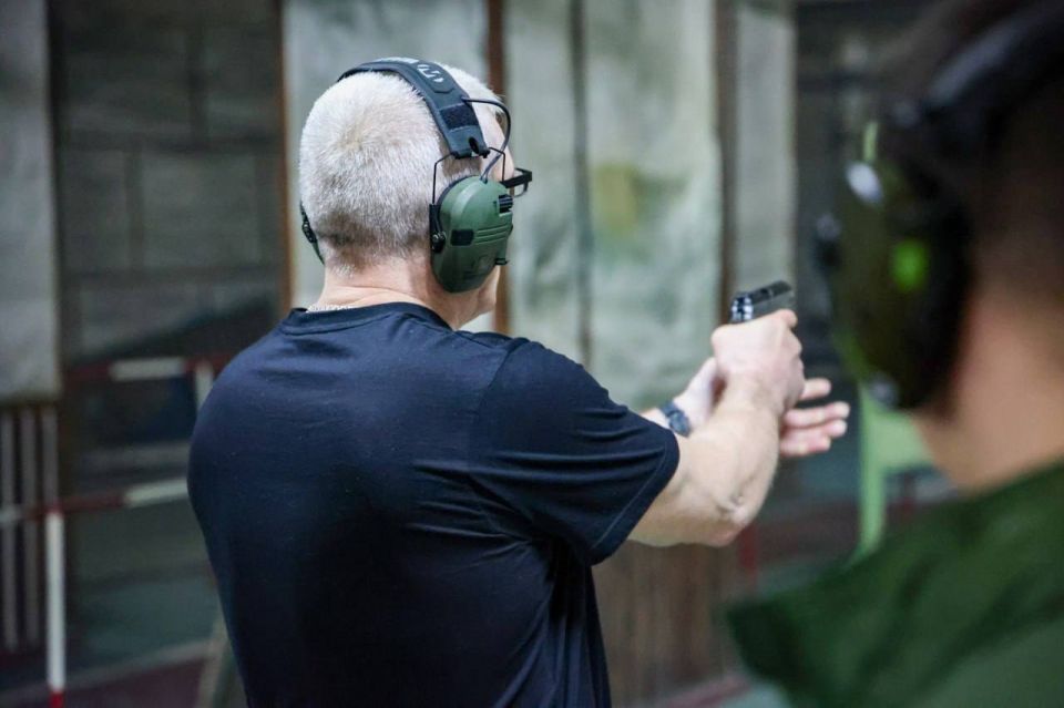 В ЛНР прошел чемпионат по стрельбе из боевого ручного стрелкового оружия В ЛНР прошел чемпионат по стрельбе из боевого ручного стрелкового оружия