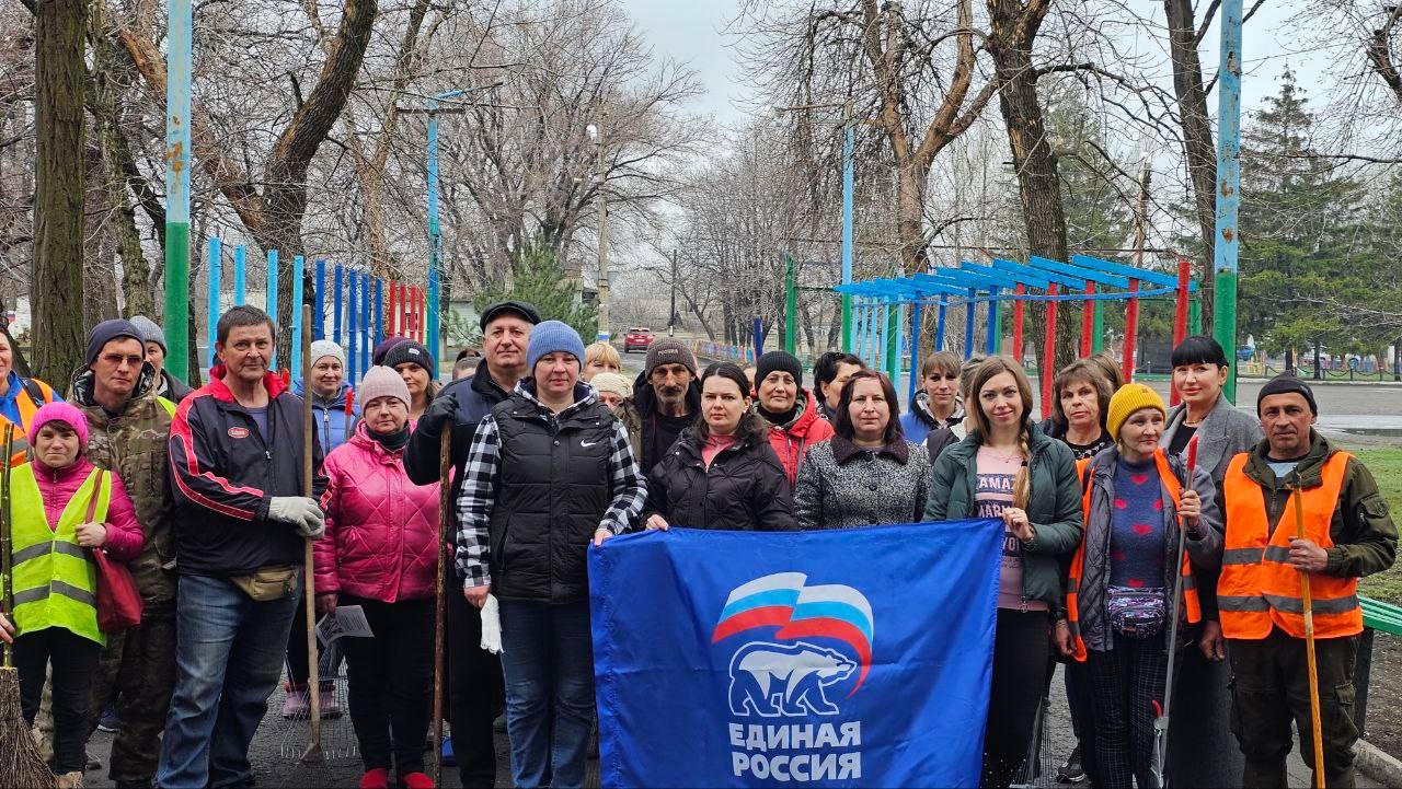 Андрей Рубанцов: Субботник на центральной площади пгт Дзержинский в рамках проекта «Чистая страна»!