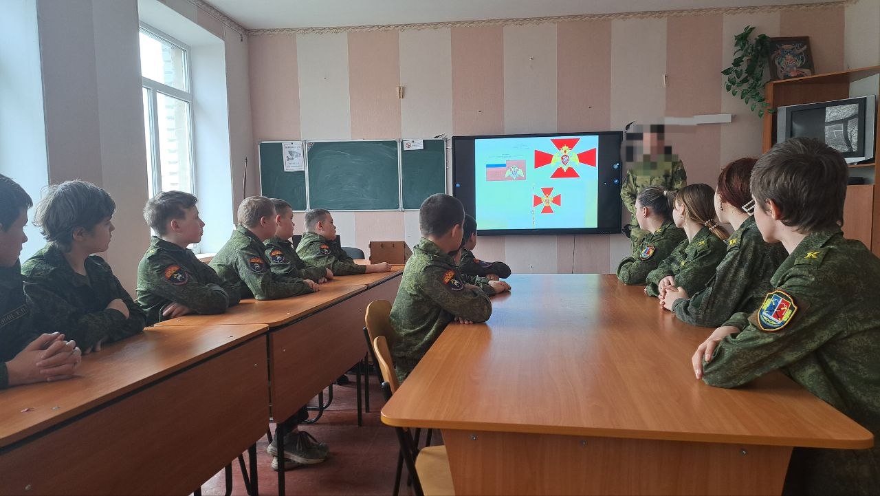 Сегодня в Станично-Луганской средней школе имени Грекова П.М. прошел важный Урок мужества Сегодня в Станично-Луганской средней школе имени Грекова П.М. прошел важный Урок мужества