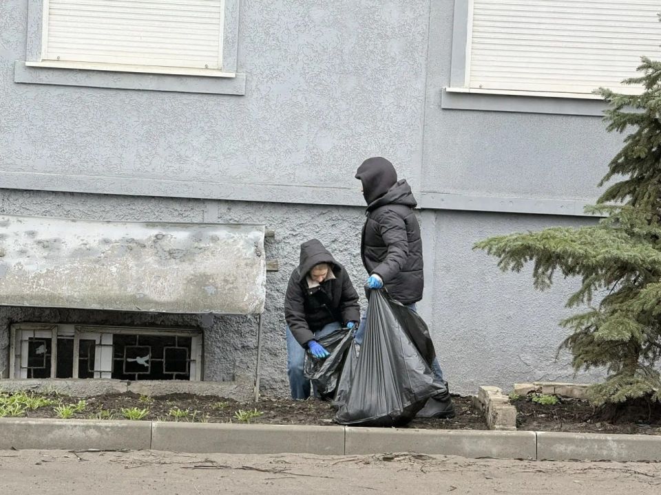 Андрей Рубанцов: Огромная благодарность ровенчанам, которые сегодня приложили усилия во время общегородского субботника, за их неравнодушие к чистоте и уюту наших улиц Андрей Рубанцов: Огромная благодарность ровенчанам, которые сегодня приложили усилия во время общегородского субботника, за их неравнодушие к чистоте и уюту наших улиц