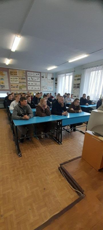 Будущие трактористы ЛНР учатся безопасности: Гостехнадзор провёл профилактическую лекцию в Новосветловском аграрном колледже Будущие трактористы ЛНР учатся безопасности: Гостехнадзор провёл профилактическую лекцию в Новосветловском аграрном колледже