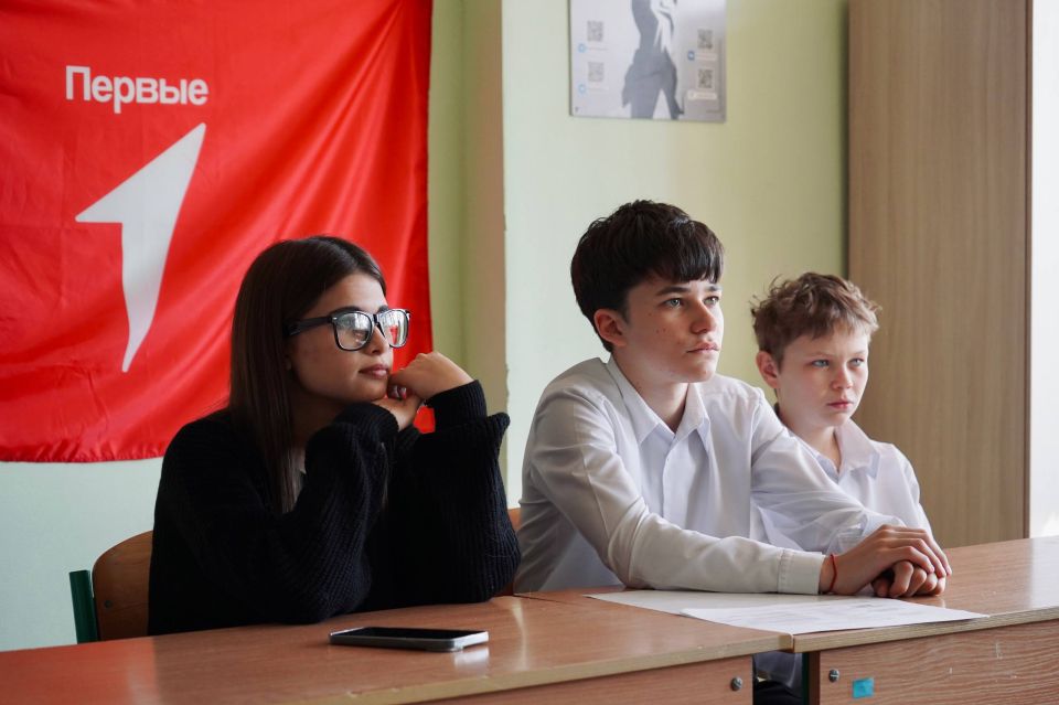 Не просто уметь, а знать. Луганское РО ВСКС уделяет особое внимание работе с молодежью, понимая, что именно в школьном возрасте закладываются основы ответственного отношения к жизни и здоровью Не просто уметь, а знать. Луганское РО ВСКС уделяет особое внимание работе с молодежью, понимая, что именно в школьном возрасте закладываются основы ответственного отношения к жизни и здоровью