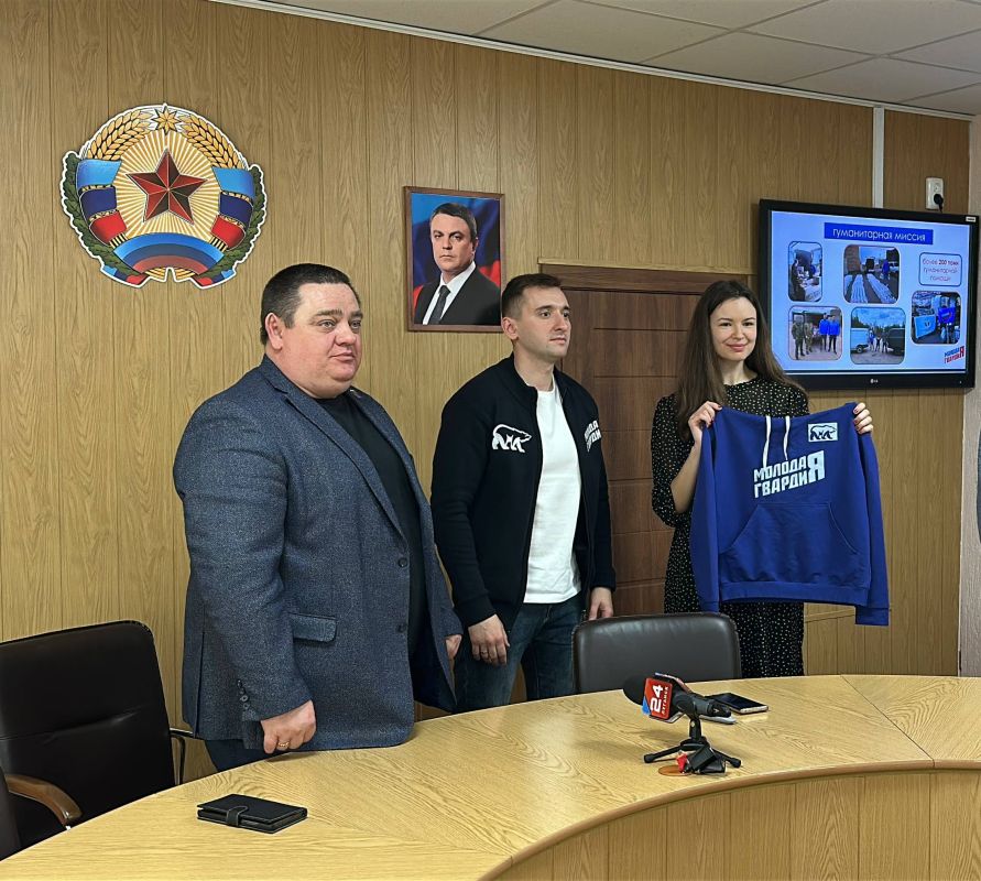 Сегодня в Администрации городского округа город Ровеньки состоялась встреча активной молодёжи с участником СВО, депутатом Народного Совета ЛНР и руководителем регионального штаба «Молодая Гвардия Единой России» Андреем... Сегодня в Администрации городского округа город Ровеньки состоялась встреча активной молодёжи с участником СВО, депутатом Народного Совета ЛНР и руководителем регионального штаба «Молодая Гвардия Единой России» Андреем...