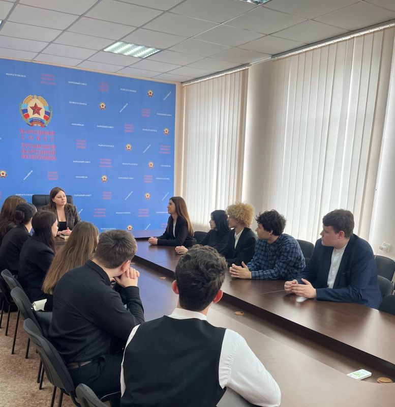 Студенты ЛГПУ познакомились с работой Народного Совета ЛНР Студенты ЛГПУ познакомились с работой Народного Совета ЛНР