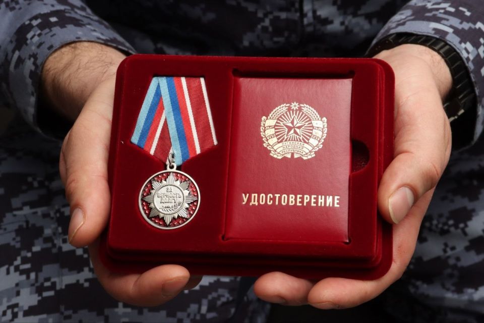 В ЛНР отметили 10-летие со дня образования Росгвардии В ЛНР отметили 10-летие со дня образования Росгвардии