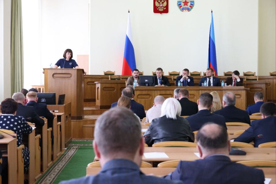 Галина Дуброва: На очередном пленарном заседании Народного Совета ЛНР Уполномоченный по правам человека Анна Сорока представила отчет о работе за 2025 год Галина Дуброва: На очередном пленарном заседании Народного Совета ЛНР Уполномоченный по правам человека Анна Сорока представила отчет о работе за 2025 год