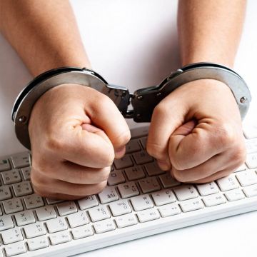 В Алчевске мужчину оштрафовали за комментарии в сети