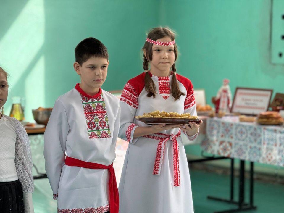 В стахановской школе провели фестиваль народов России В стахановской школе провели фестиваль народов России