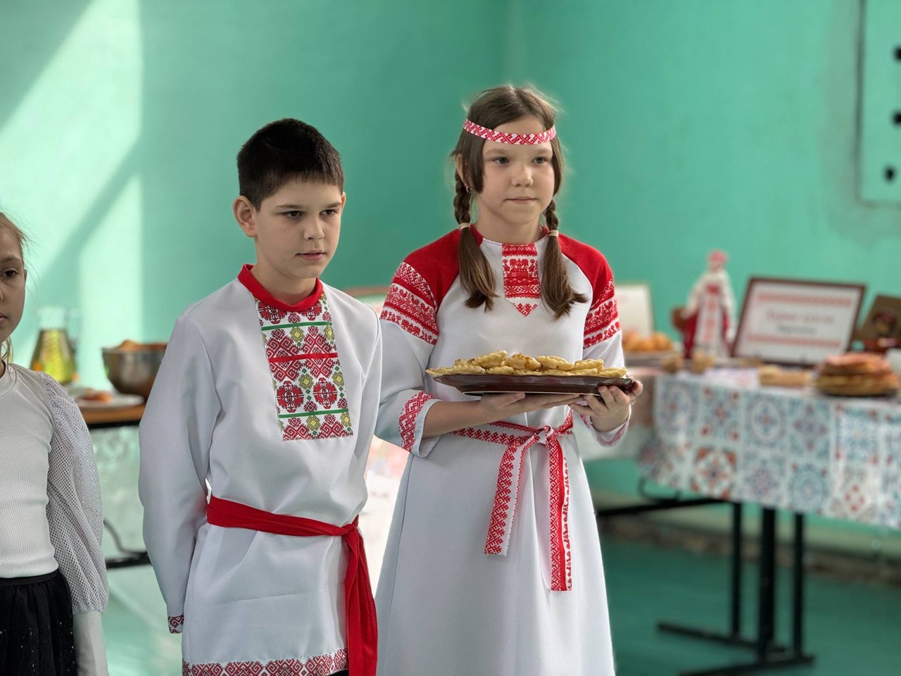 В стахановской школе провели фестиваль народов России В стахановской школе провели фестиваль народов России