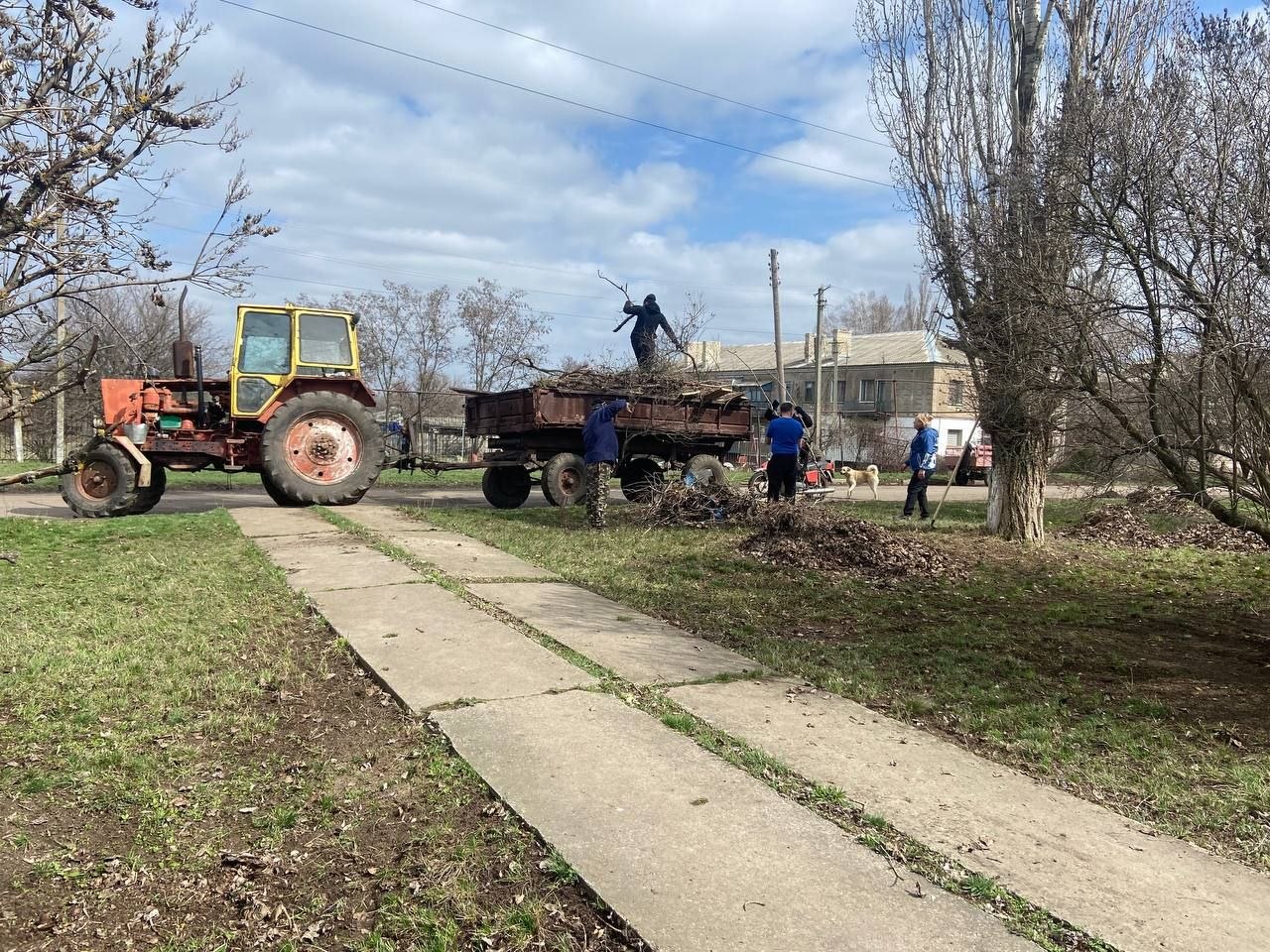 Сегодня, 28.03.2026 года,в рамках проекта #РоссийскоеСело партии ,,Единая Россия,, провели субботник в с.Огульчанск Краснодонского м.о. Жители села проявили ответственность и желание сделать село чистым и уютным Сегодня, 28.03.2026 года,в рамках проекта #РоссийскоеСело партии ,,Единая Россия,, провели субботник в с.Огульчанск Краснодонского м.о. Жители села проявили ответственность и желание сделать село чистым и уютным