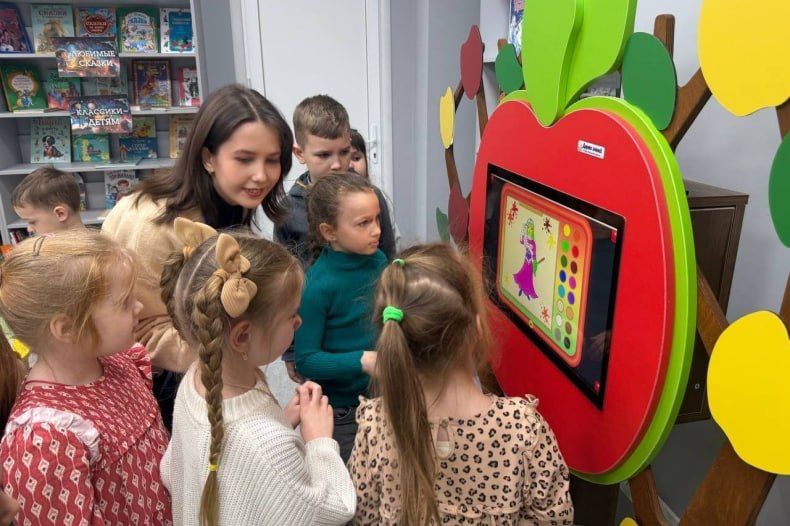 Литературный гид «И расскажем, и покажем, и с собой домой возьмешь» был проведён в Свердловской центральной городской библиотеке для детей Литературный гид «И расскажем, и покажем, и с собой домой возьмешь» был проведён в Свердловской центральной городской библиотеке для детей