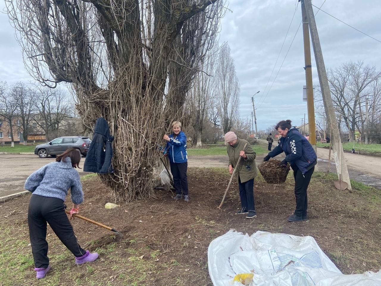 Сегодня, 28.03.2026 года,в рамках проекта #РоссийскоеСело партии ,,Единая Россия,, провели субботник в с.Огульчанск Краснодонского м.о. Жители села проявили ответственность и желание сделать село чистым и уютным Сегодня, 28.03.2026 года,в рамках проекта #РоссийскоеСело партии ,,Единая Россия,, провели субботник в с.Огульчанск Краснодонского м.о. Жители села проявили ответственность и желание сделать село чистым и уютным