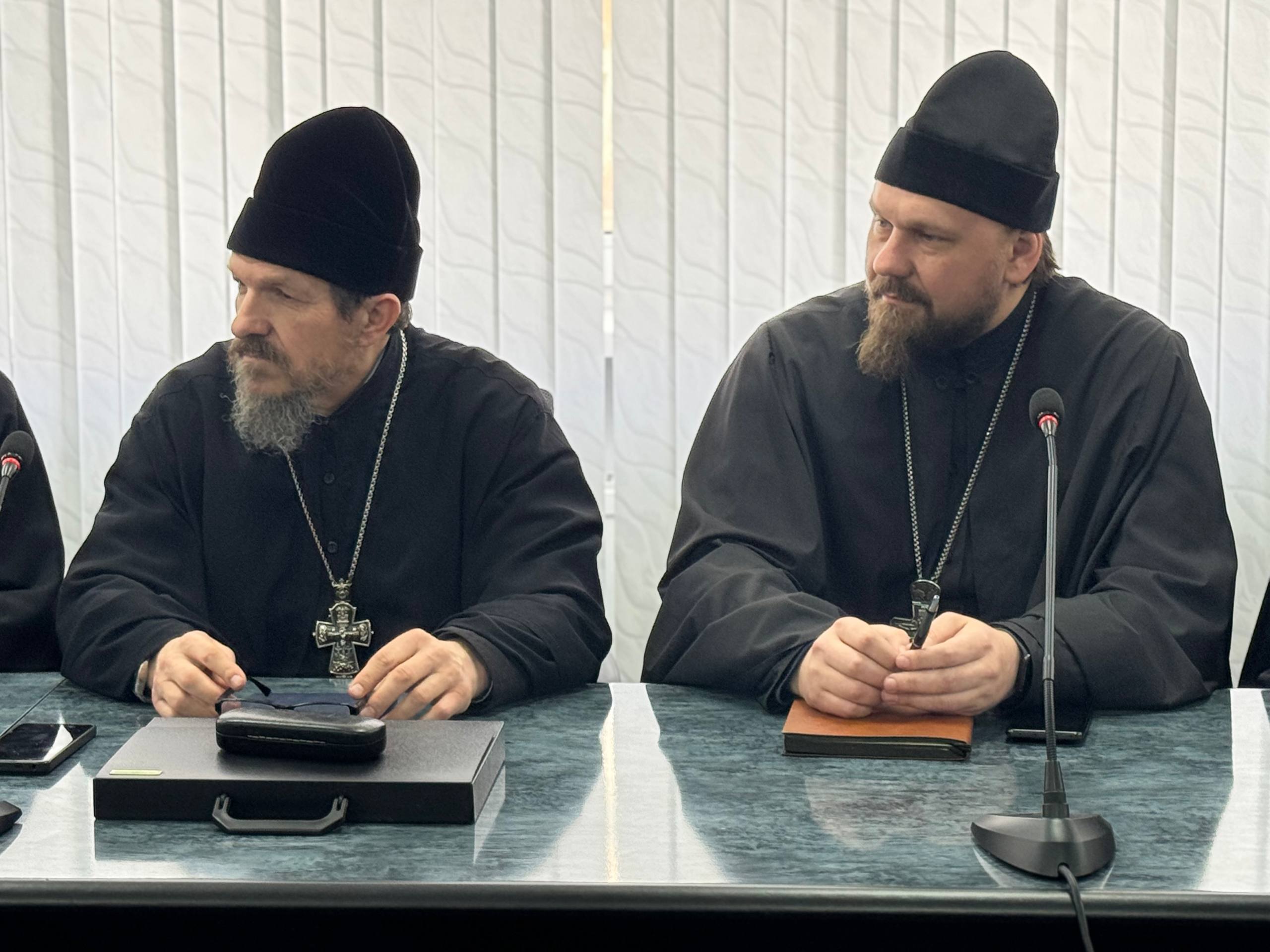 В Луганске обсудили вопросы оформления прав собственности на объекты религиозного назначения В Луганске обсудили вопросы оформления прав собственности на объекты религиозного назначения