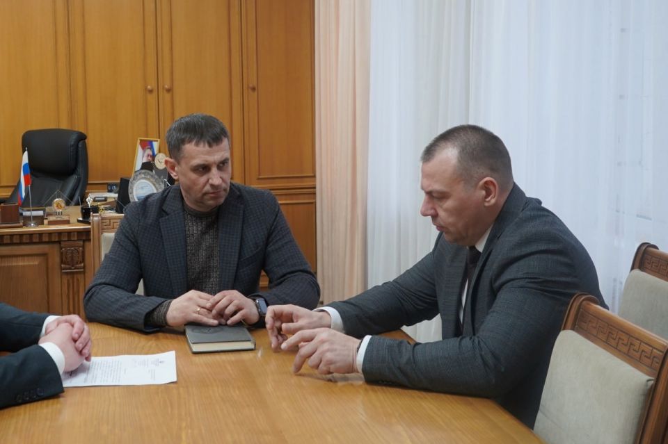 Встретился с представителями региона-шефа Встретился с представителями региона-шефа