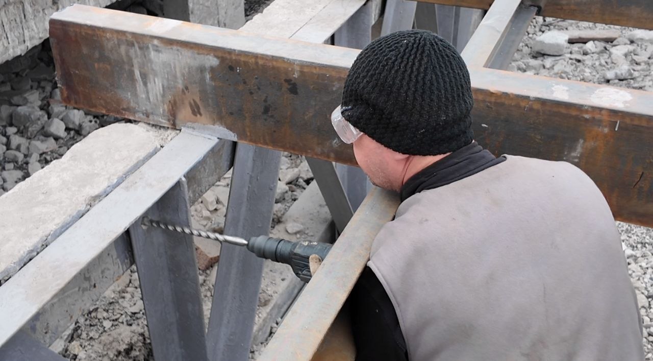 Продолжаются работы по капитальному ремонту кровель, которые выполняет строительная компания «СТИЛЛ» шефа-региона Тюменской области Продолжаются работы по капитальному ремонту кровель, которые выполняет строительная компания «СТИЛЛ» шефа-региона Тюменской области