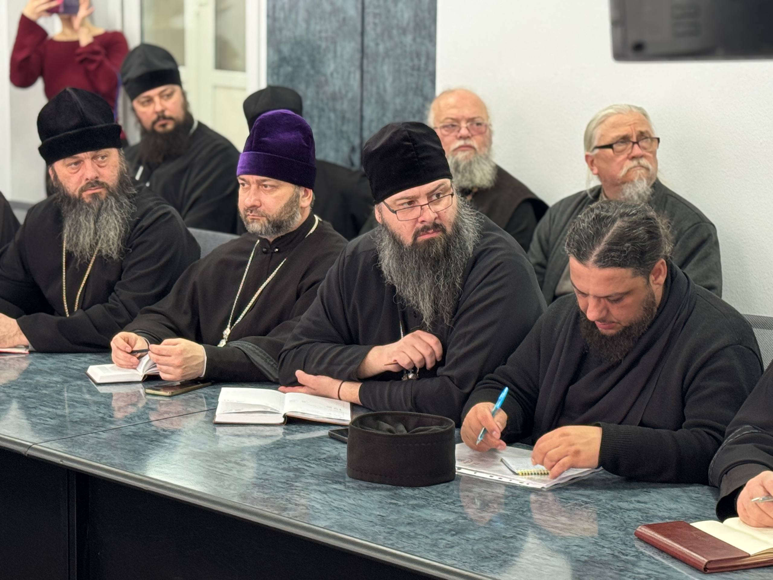 В Луганске обсудили вопросы оформления прав собственности на объекты религиозного назначения В Луганске обсудили вопросы оформления прав собственности на объекты религиозного назначения