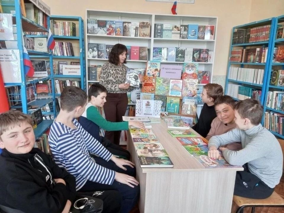 Литературный праздник. «С книгой мир добрей и ярче» Литературный праздник. «С книгой мир добрей и ярче»