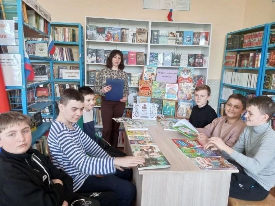 Литературный праздник. «С книгой мир добрей и ярче» Литературный праздник. «С книгой мир добрей и ярче»