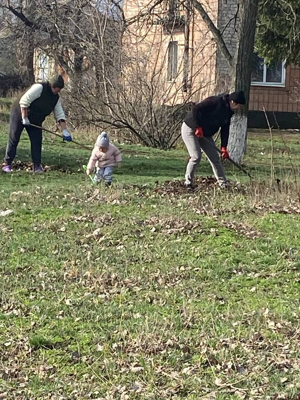 Сегодня, 28.03.2026 года,в рамках проекта #РоссийскоеСело партии ,,Единая Россия,, провели субботник в с.Огульчанск Краснодонского м.о. Жители села проявили ответственность и желание сделать село чистым и уютным Сегодня, 28.03.2026 года,в рамках проекта #РоссийскоеСело партии ,,Единая Россия,, провели субботник в с.Огульчанск Краснодонского м.о. Жители села проявили ответственность и желание сделать село чистым и уютным