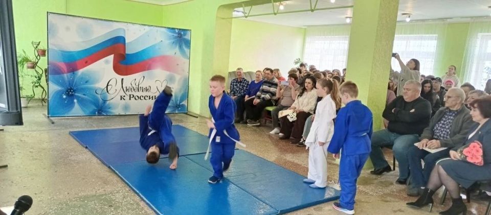 В Доме культуры им. Ленина пгт Новодарьевка состоялся юбилейный праздник, посвящённый 150-летию посёлка В Доме культуры им. Ленина пгт Новодарьевка состоялся юбилейный праздник, посвящённый 150-летию посёлка