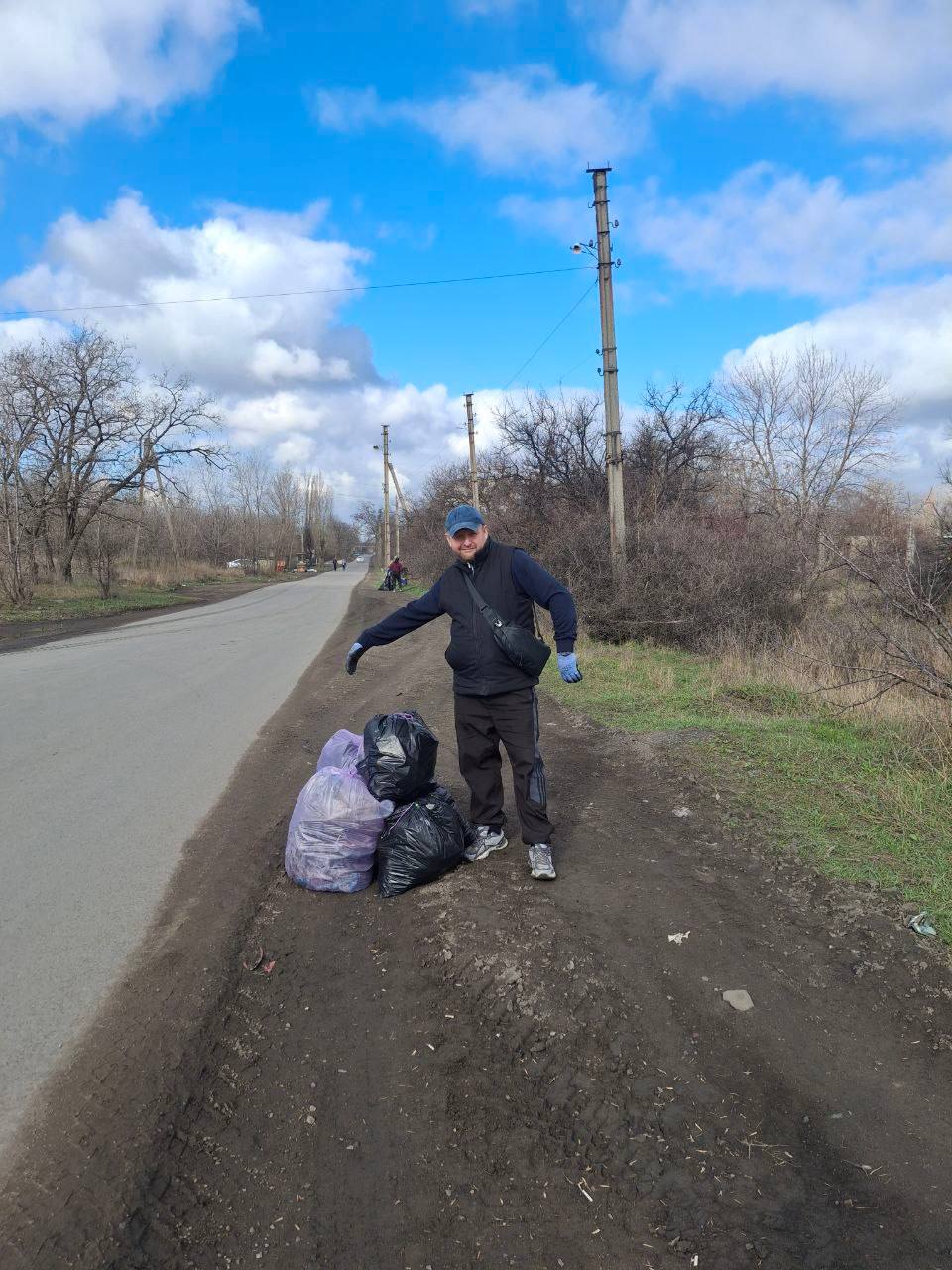 Активное участие в общегородском субботнике приняли коллективы образовательных учреждений Красного Луча Активное участие в общегородском субботнике приняли коллективы образовательных учреждений Красного Луча