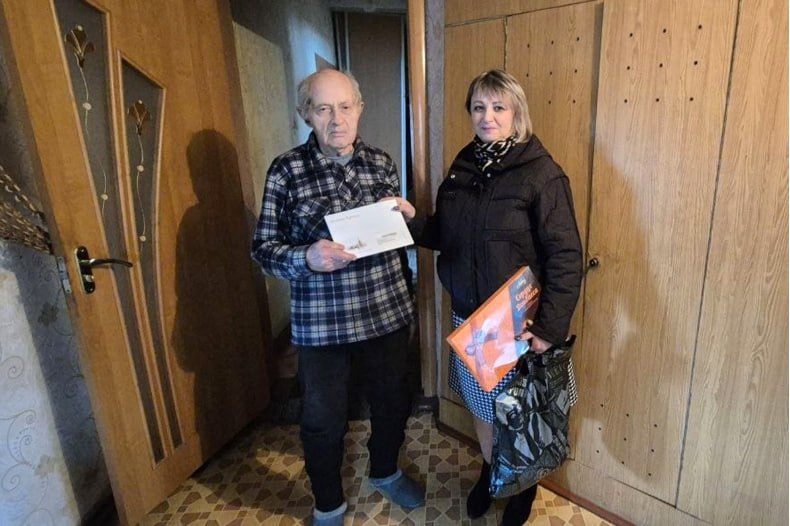 В пгт Шахтерский поздравили участника ВОВ с днём рождения В пгт Шахтерский поздравили участника ВОВ с днём рождения