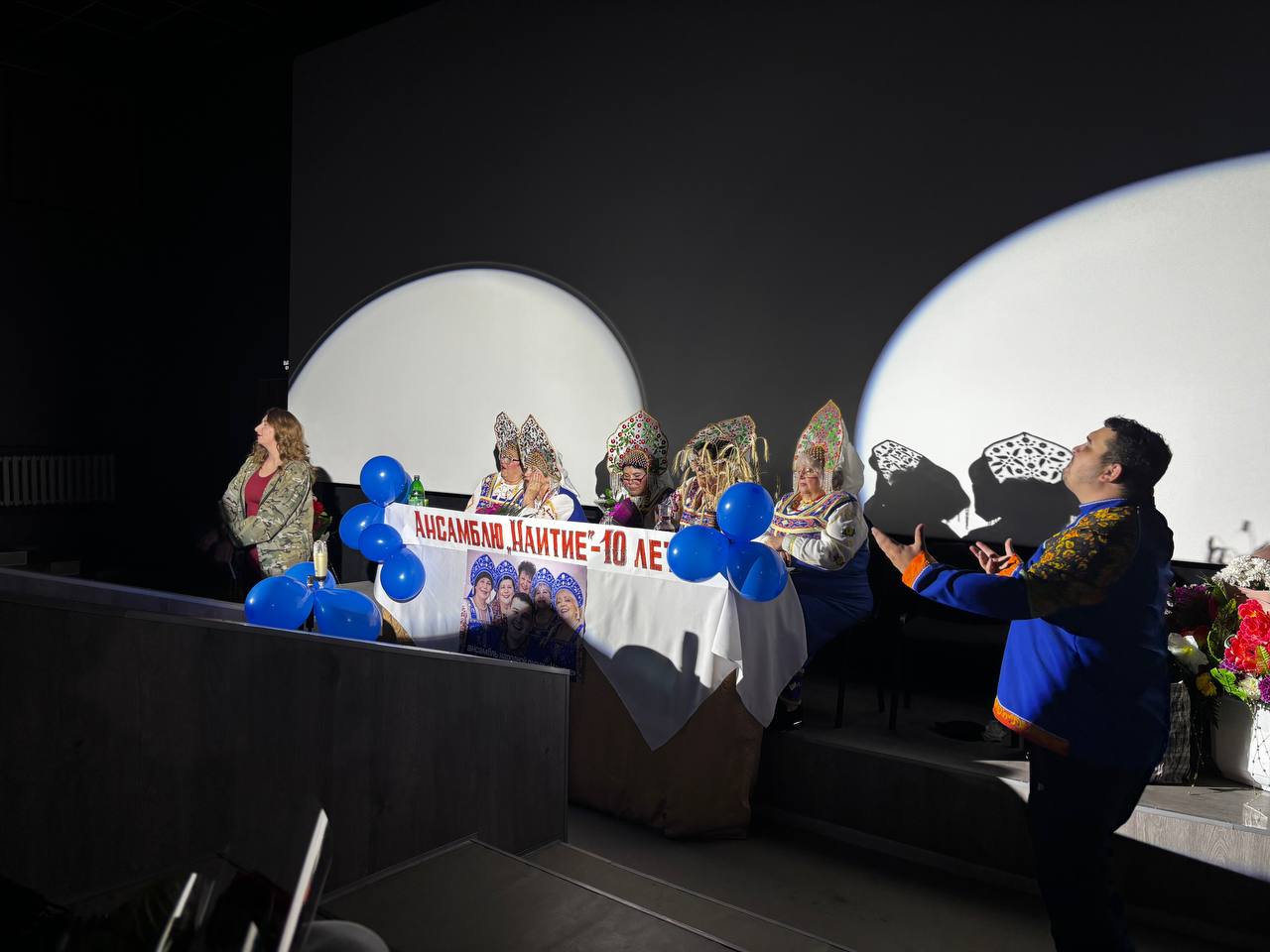 В Суходольском ДК имени Олега Кошевого состоялась премьера спектакля «Баба Шанель» — яркой комедии Николая Коляды, приуроченной ко Дню театра В Суходольском ДК имени Олега Кошевого состоялась премьера спектакля «Баба Шанель» — яркой комедии Николая Коляды, приуроченной ко Дню театра