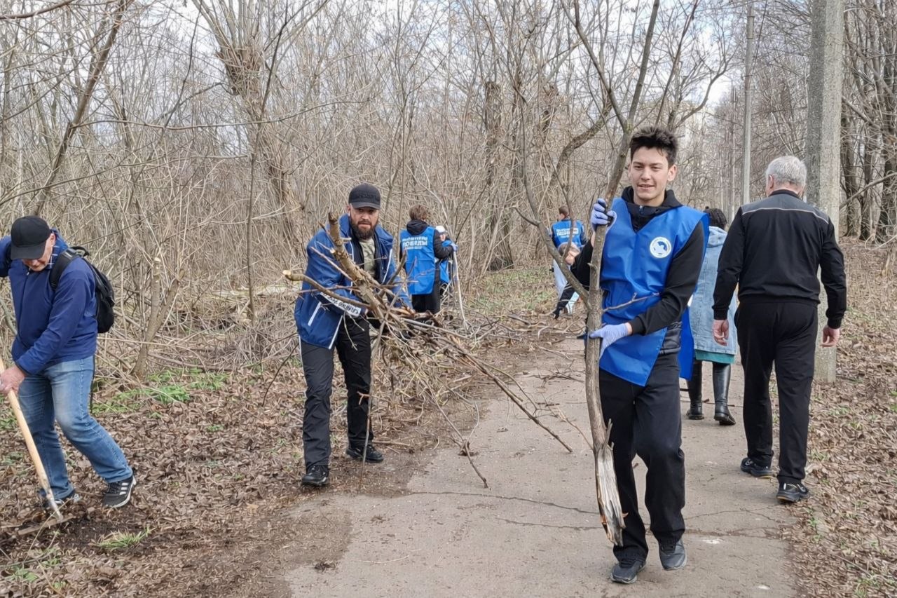Джан Погодин-Новиков: Сегодня принял участие в общегородском субботнике, инициированном Главой городского округа Сергеем Соловьевым Джан Погодин-Новиков: Сегодня принял участие в общегородском субботнике, инициированном Главой городского округа Сергеем Соловьевым