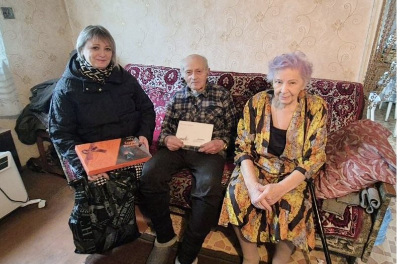 В пгт Шахтерский поздравили участника ВОВ с днём рождения В пгт Шахтерский поздравили участника ВОВ с днём рождения