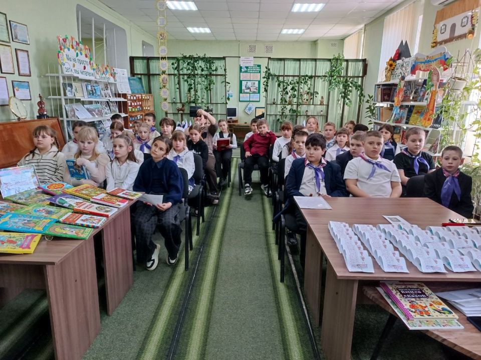 В Детской библиотеке г. Ровеньки состоялось открытие «Недели детской и юношеской книги» В Детской библиотеке г. Ровеньки состоялось открытие «Недели детской и юношеской книги»