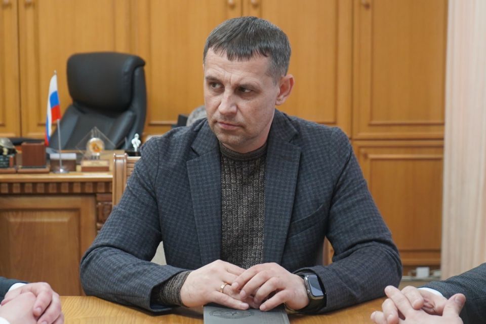 Встретился с представителями региона-шефа Встретился с представителями региона-шефа