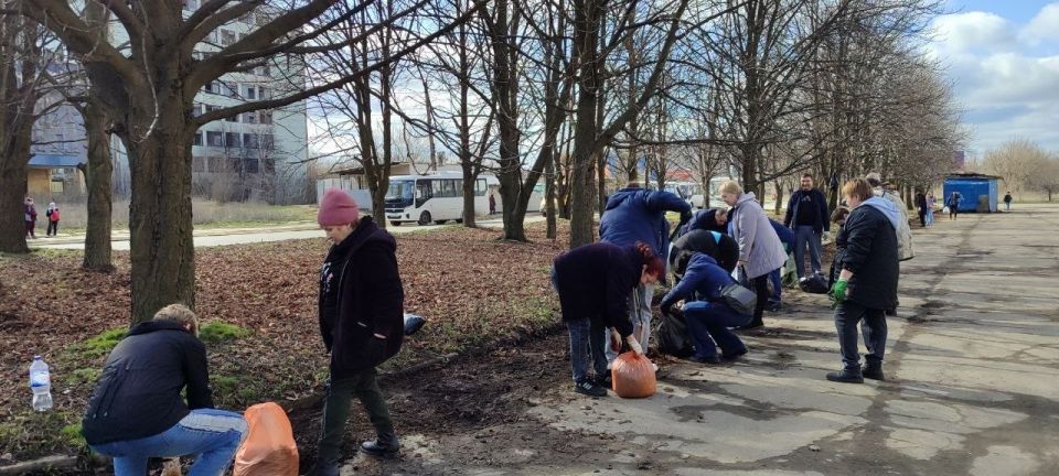 В рамках весеннего благоустройства города активное участие в общегородском субботнике приняли учреждения культуры и спорта В рамках весеннего благоустройства города активное участие в общегородском субботнике приняли учреждения культуры и спорта