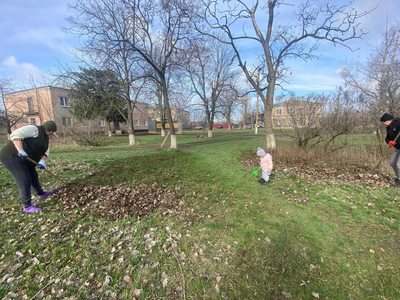 Сегодня, 28.03.2026 года,в рамках проекта #РоссийскоеСело партии ,,Единая Россия,, провели субботник в с.Огульчанск Краснодонского м.о. Жители села проявили ответственность и желание сделать село чистым и уютным Сегодня, 28.03.2026 года,в рамках проекта #РоссийскоеСело партии ,,Единая Россия,, провели субботник в с.Огульчанск Краснодонского м.о. Жители села проявили ответственность и желание сделать село чистым и уютным