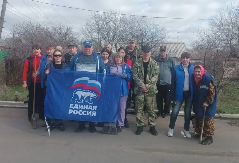 К наведению порядка на улицах города присоединились сотрудники МУП «Горсвет», МУП «ДЭРСУ», МУП «ГРС», а также работники МЧС К наведению порядка на улицах города присоединились сотрудники МУП «Горсвет», МУП «ДЭРСУ», МУП «ГРС», а также работники МЧС