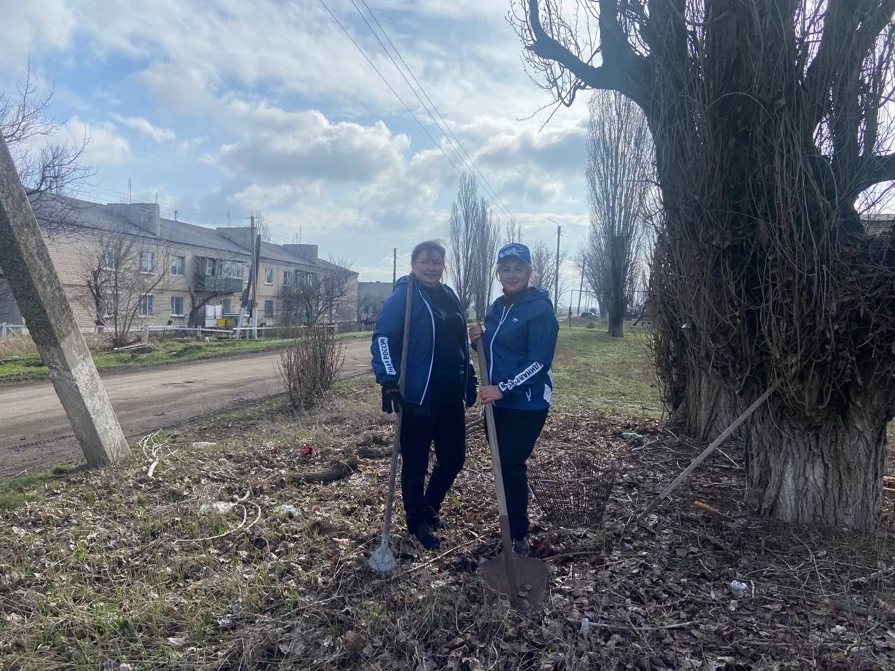 Сегодня, 28.03.2026 года,в рамках проекта #РоссийскоеСело партии ,,Единая Россия,, провели субботник в с.Огульчанск Краснодонского м.о. Жители села проявили ответственность и желание сделать село чистым и уютным Сегодня, 28.03.2026 года,в рамках проекта #РоссийскоеСело партии ,,Единая Россия,, провели субботник в с.Огульчанск Краснодонского м.о. Жители села проявили ответственность и желание сделать село чистым и уютным