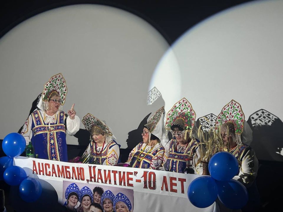 В Суходольском ДК имени Олега Кошевого состоялась премьера спектакля «Баба Шанель» — яркой комедии Николая Коляды, приуроченной ко Дню театра В Суходольском ДК имени Олега Кошевого состоялась премьера спектакля «Баба Шанель» — яркой комедии Николая Коляды, приуроченной ко Дню театра
