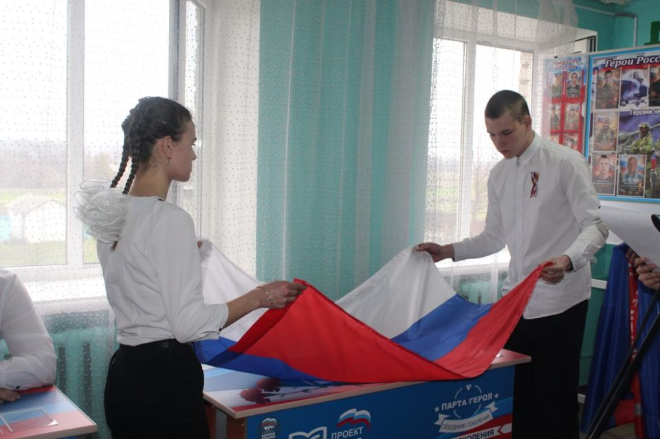 Парта Героя в Родаковской школе Парта Героя в Родаковской школе