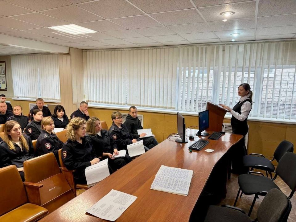 11 В Перевальске фильм о мужестве, смелости и самопожертвовании полицейских показали действующим сотрудникам Отдела МВД и будущим – учащимся полицейского класса 11 В Перевальске фильм о мужестве, смелости и самопожертвовании полицейских показали действующим сотрудникам Отдела МВД и будущим – учащимся полицейского класса