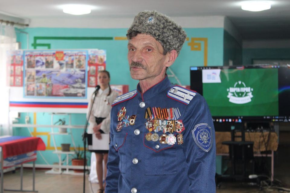 Парты Героя в Родаковской школе Парты Героя в Родаковской школе