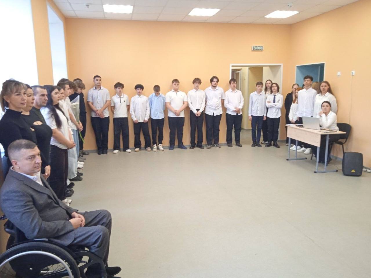 В Красном Луче вручили медаль «Мать солдата» от ЛДПР В Красном Луче вручили медаль «Мать солдата» от ЛДПР