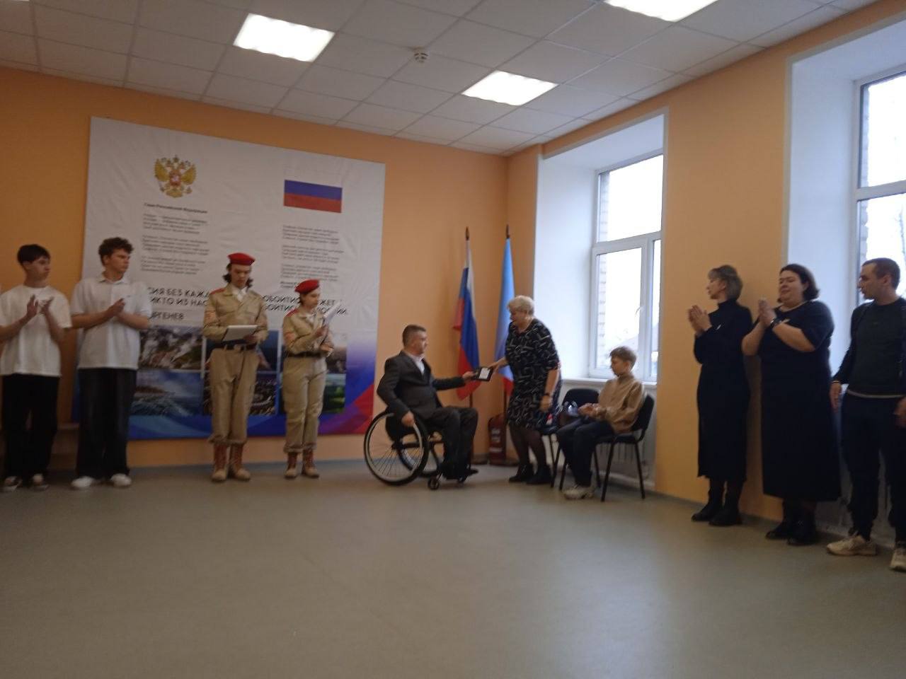 В Красном Луче вручили медаль «Мать солдата» от ЛДПР В Красном Луче вручили медаль «Мать солдата» от ЛДПР