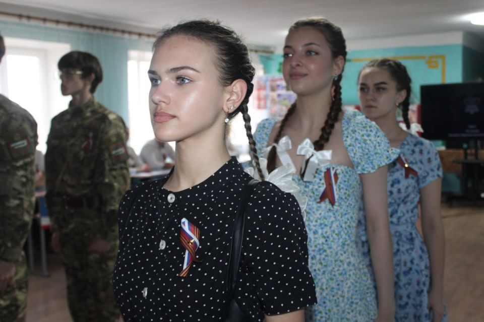 Парты Героя в Родаковской школе Парты Героя в Родаковской школе
