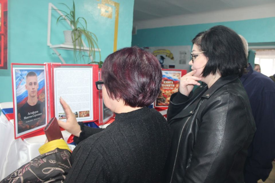 Парты Героя в Родаковской школе Парты Героя в Родаковской школе