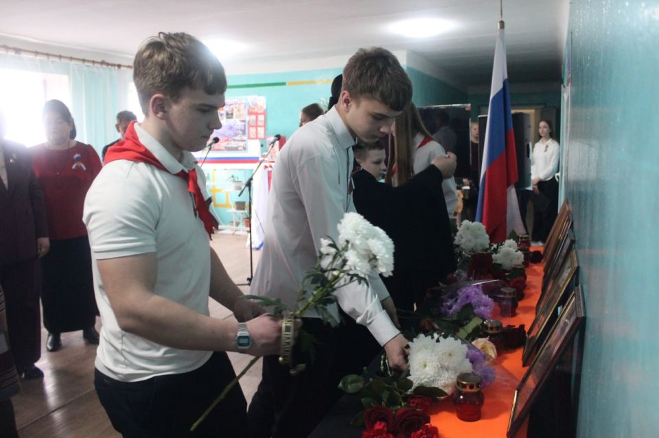 Парты Героя в Родаковской школе Парты Героя в Родаковской школе