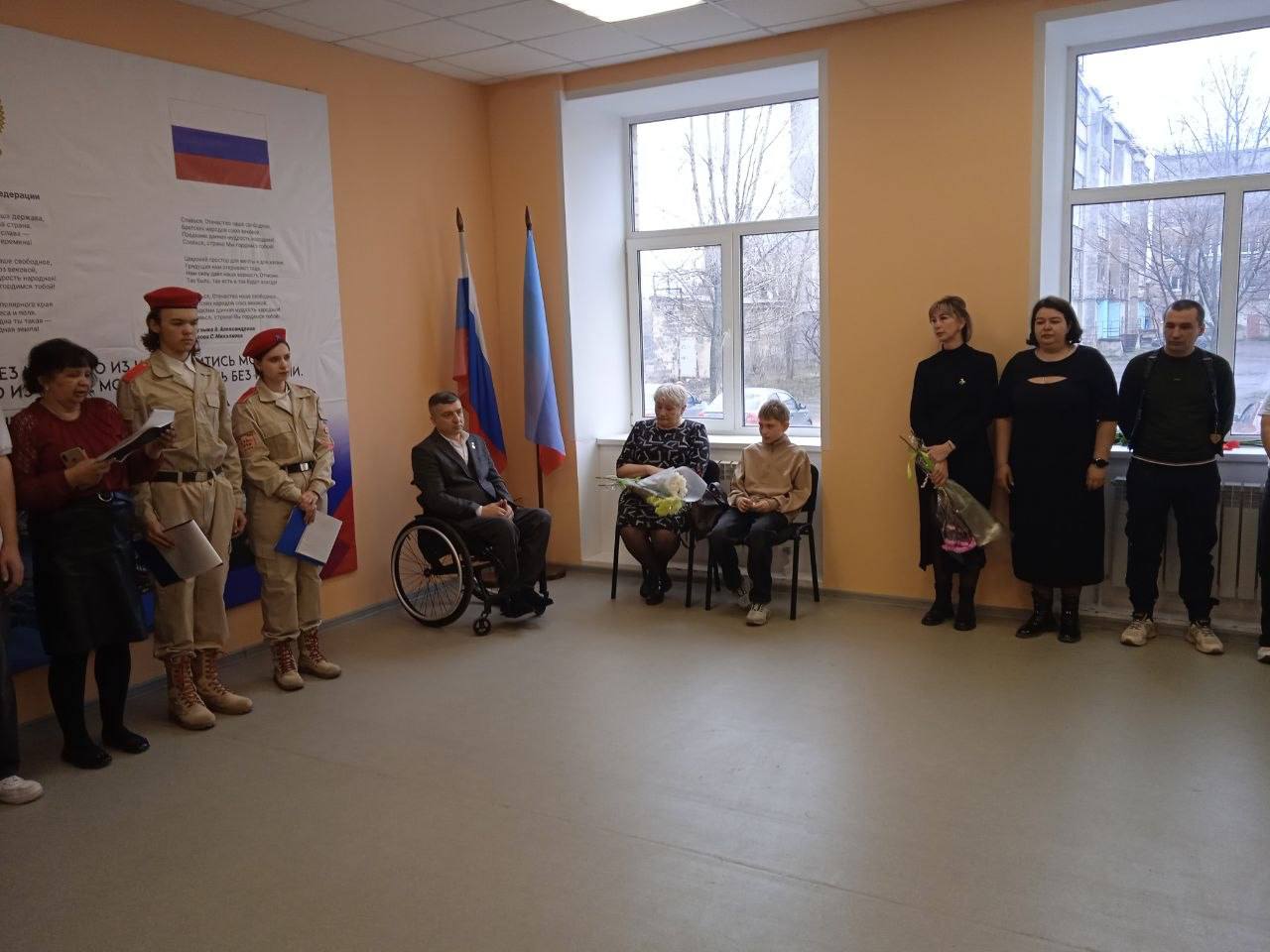 В Красном Луче вручили медаль «Мать солдата» от ЛДПР В Красном Луче вручили медаль «Мать солдата» от ЛДПР