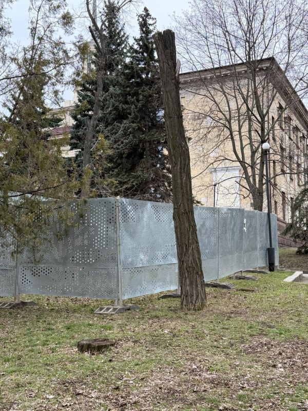 В Луганске стартовал ремонт сквера им. Матусовского В Луганске стартовал ремонт сквера им. Матусовского