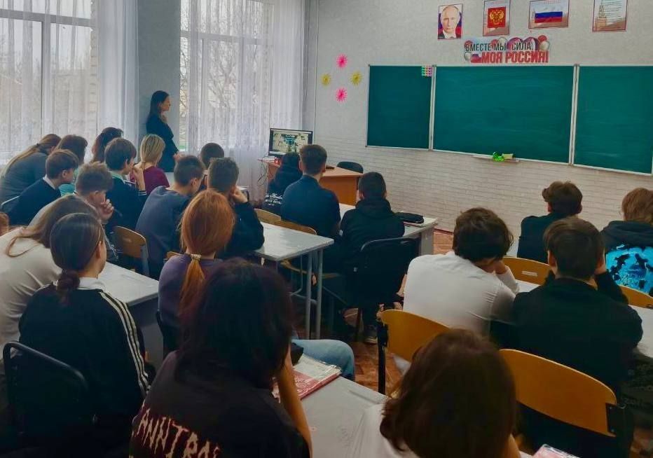 11 В Перевальске фильм о мужестве, смелости и самопожертвовании полицейских показали действующим сотрудникам Отдела МВД и будущим – учащимся полицейского класса 11 В Перевальске фильм о мужестве, смелости и самопожертвовании полицейских показали действующим сотрудникам Отдела МВД и будущим – учащимся полицейского класса