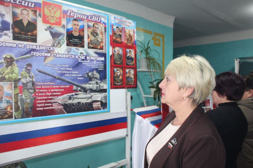 Парты Героя в Родаковской школе Парты Героя в Родаковской школе