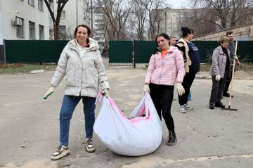 Совет депутатов совместно с сотрудниками администрации принял участие в общегородском субботнике